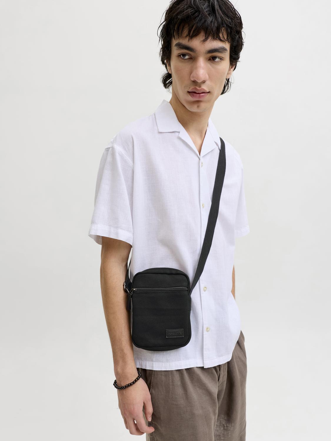 model_shot-front